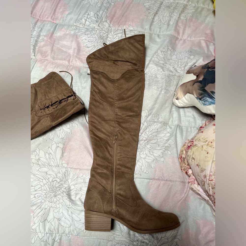 Over the knee boots - Picture 2 of 4